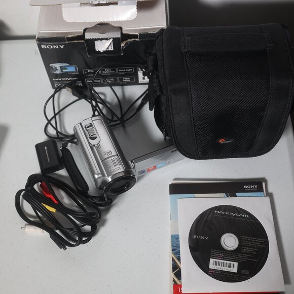 Sony Handycam DCR-SR68 Camcorder 60x Zoom *AS-IS/For Parts Only* - Picture 1 of 8
